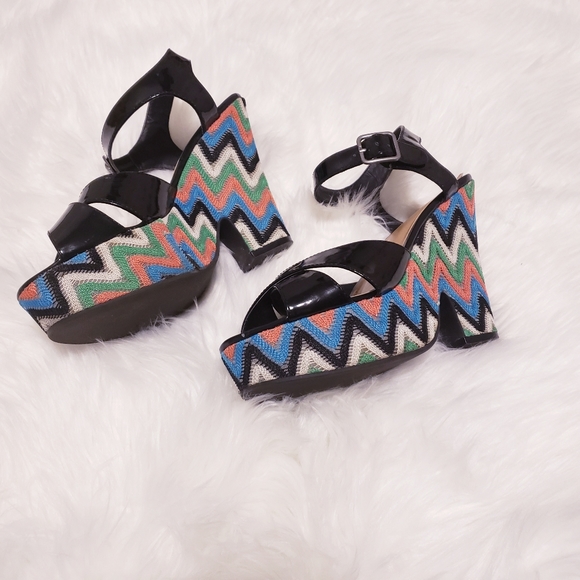 Madden girl boozter platform heel with chevron - Picture 2 of 3